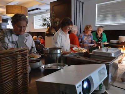 Een gezellige BBQ Vrouwenvereniging Fijnaart en Omstreken