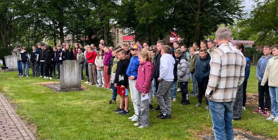 Dodenherdenking voor de scholen in Fijnaart en Heijningen op 6 mei